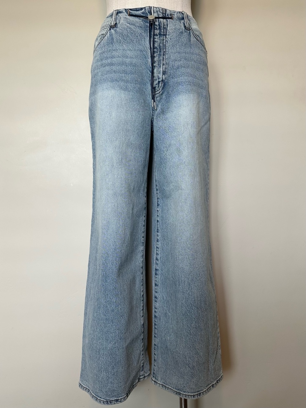 NWOT Wide Leg Drawstring Light-Medium Blue Wonen’s Jeans